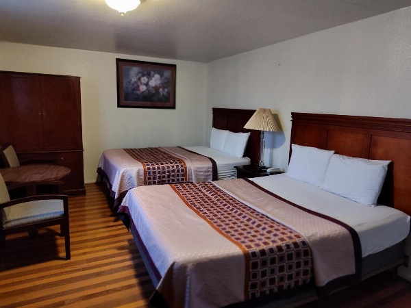 Shamrock Motel image 6